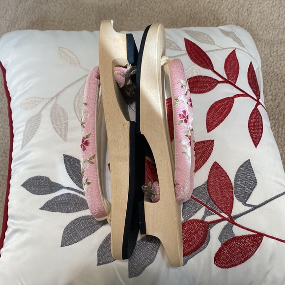 Very Unique Japanese Wooden Geta Sandals - Picture 8 of 9